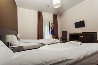 Отель Hotel Polesie Białka Стандартный двухместный номер с 1 кроватью или 2 отдельными кроватями и балконом-1